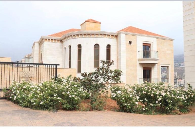 Spacious Villa for Sale in Rweisat Sawfar – Panoramic Mountain View  ‎فيلا فاخرة للبيع في رويسات صوفر – إطلالة جبلية خلابة