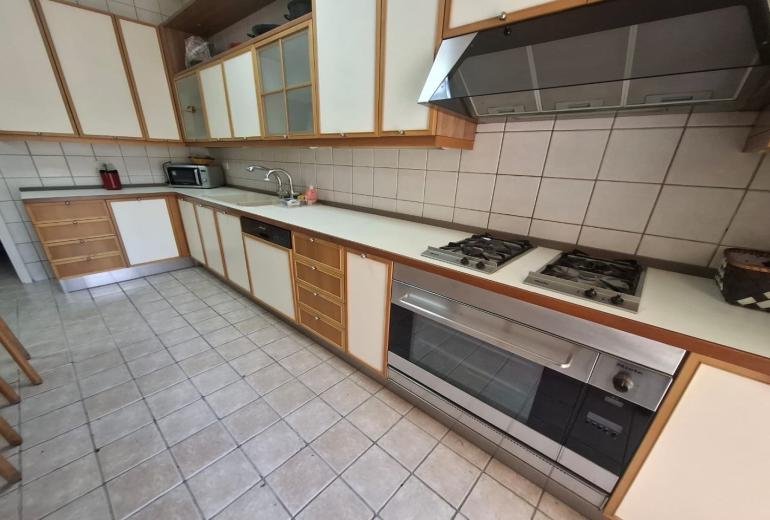 Apartment for Rent in Gemmayzeh  شقة للإيجار في الجميزة